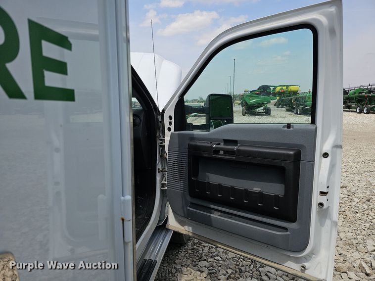 image for item DO4369 2015 Ford F550 Super Duty  utility / service truck