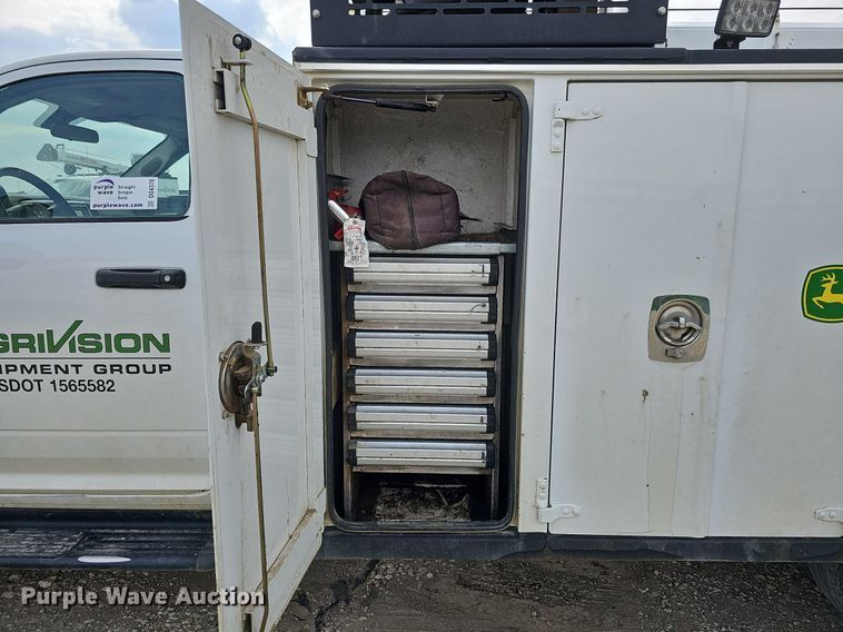 image for item DO4370 2018 Dodge Ram 5500HD  utility / service truck