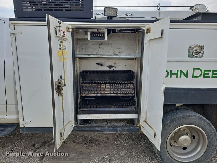 image for item DO4370 2018 Dodge Ram 5500HD  utility / service truck