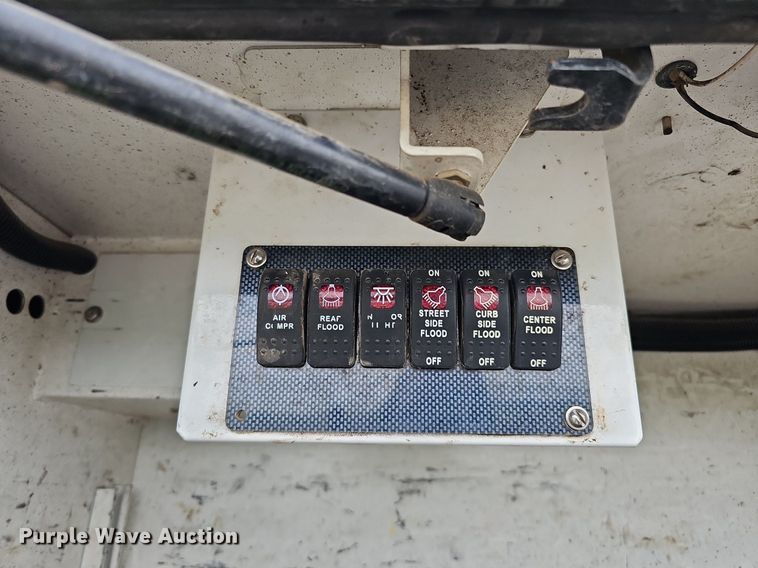 image for item DO4370 2018 Dodge Ram 5500HD  utility / service truck