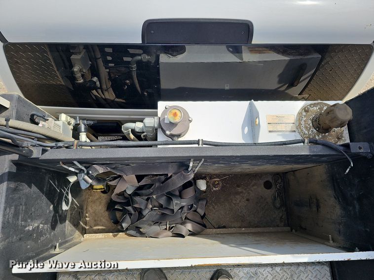 image for item DO4370 2018 Dodge Ram 5500HD  utility / service truck