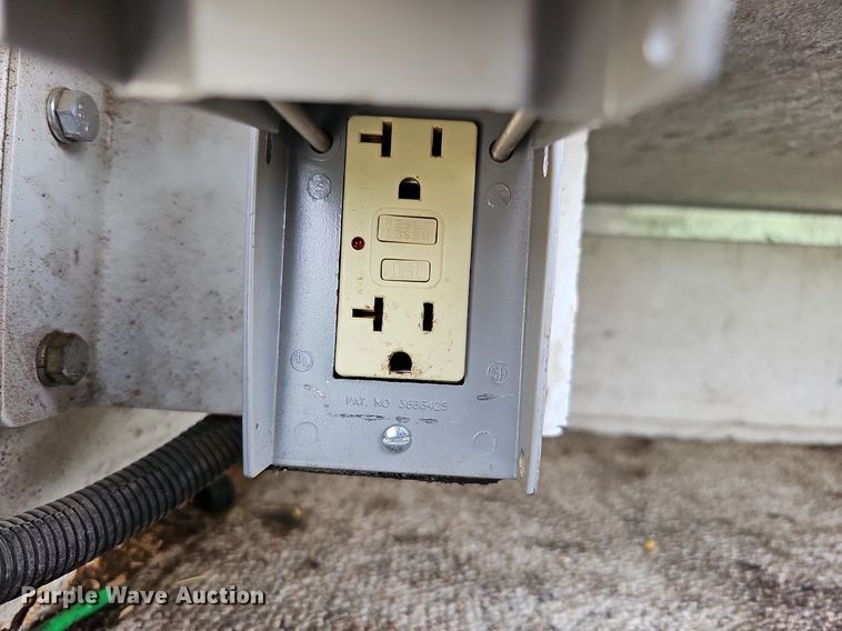 image for item DO4370 2018 Dodge Ram 5500HD  utility / service truck