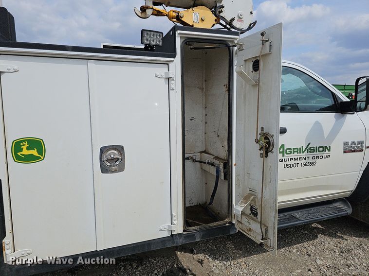 image for item DO4370 2018 Dodge Ram 5500HD  utility / service truck