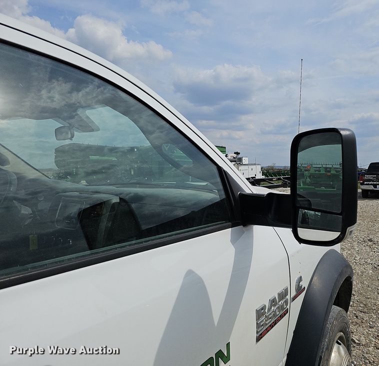 image for item DO4370 2018 Dodge Ram 5500HD  utility / service truck