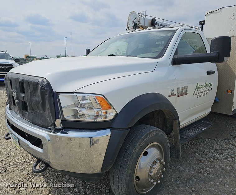 image for item DO4370 2018 Dodge Ram 5500HD  utility / service truck