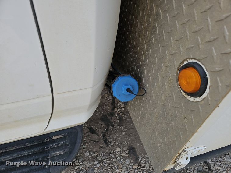 image for item DO4370 2018 Dodge Ram 5500HD  utility / service truck