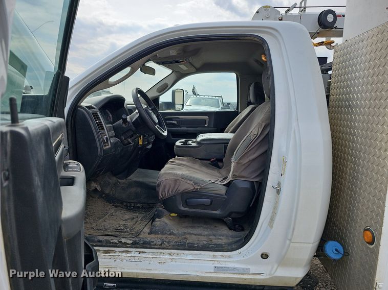 image for item DO4370 2018 Dodge Ram 5500HD  utility / service truck