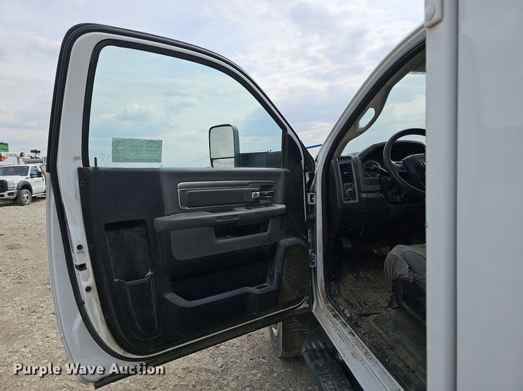 image for item DO4370 2018 Dodge Ram 5500HD  utility / service truck