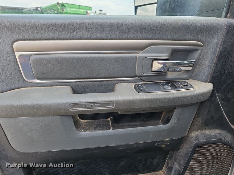 image for item DO4370 2018 Dodge Ram 5500HD  utility / service truck