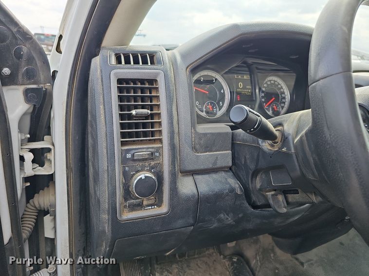 image for item DO4370 2018 Dodge Ram 5500HD  utility / service truck