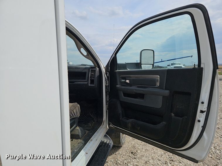 image for item DO4370 2018 Dodge Ram 5500HD  utility / service truck