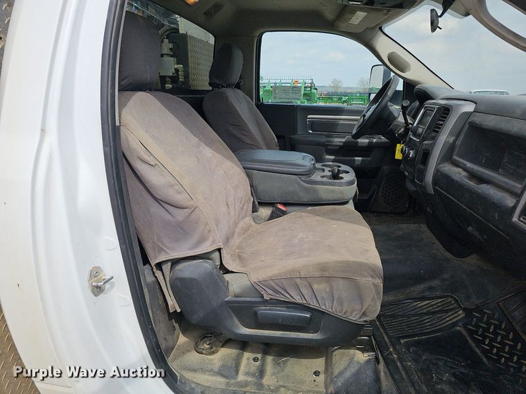 image for item DO4370 2018 Dodge Ram 5500HD  utility / service truck