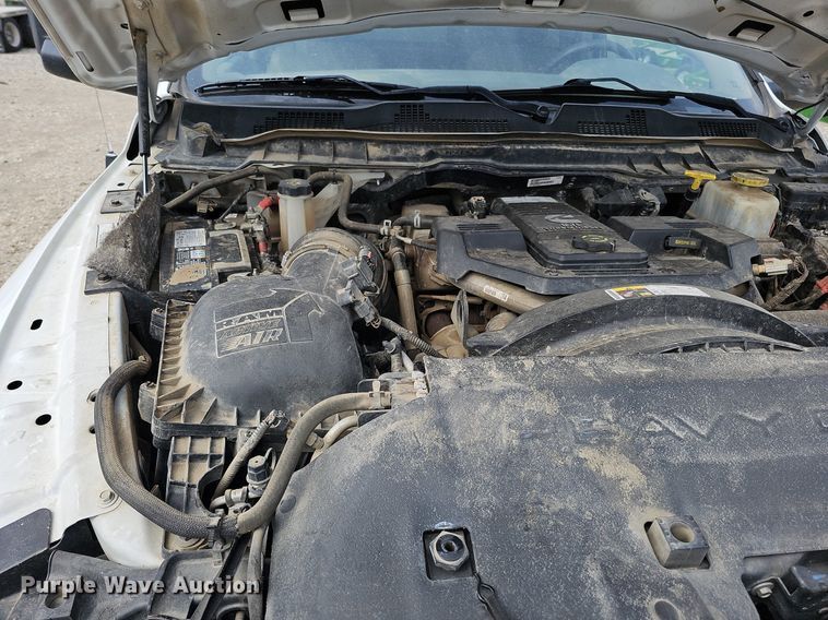 image for item DO4370 2018 Dodge Ram 5500HD  utility / service truck