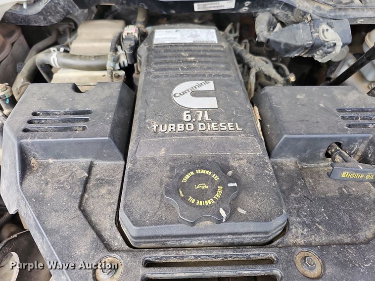 image for item DO4370 2018 Dodge Ram 5500HD  utility / service truck