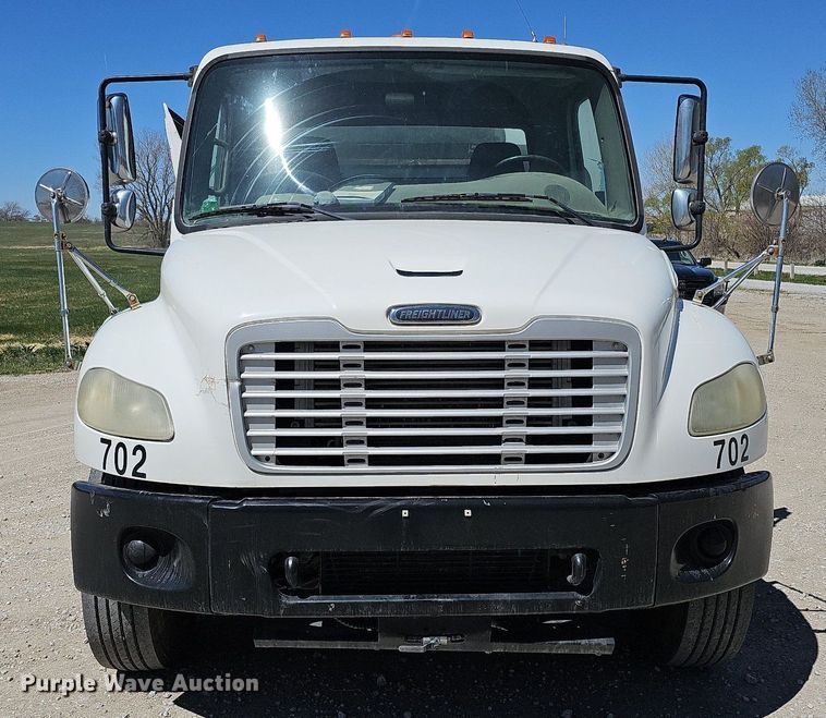image for item DO4375 2006 Freightliner Business Class M2  street sweeper truck