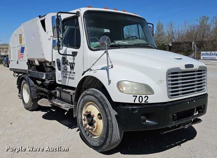 image for item DO4375 2006 Freightliner Business Class M2  street sweeper truck