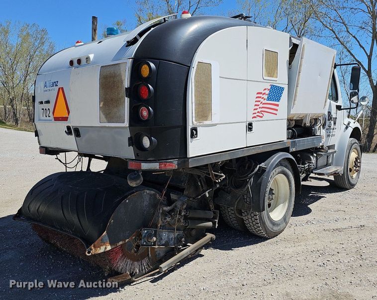 image for item DO4375 2006 Freightliner Business Class M2  street sweeper truck