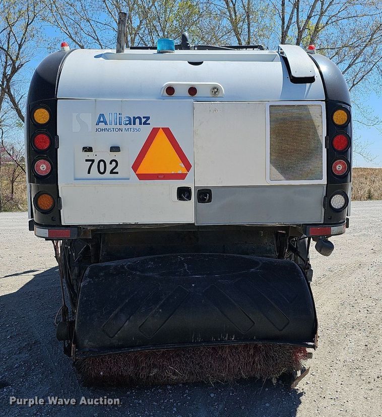 image for item DO4375 2006 Freightliner Business Class M2  street sweeper truck