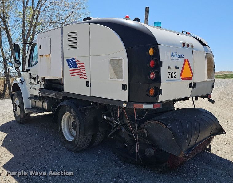 image for item DO4375 2006 Freightliner Business Class M2  street sweeper truck