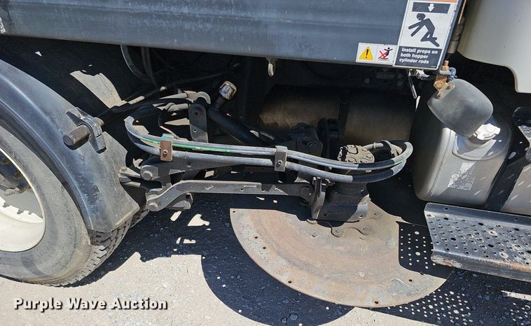 image for item DO4375 2006 Freightliner Business Class M2  street sweeper truck