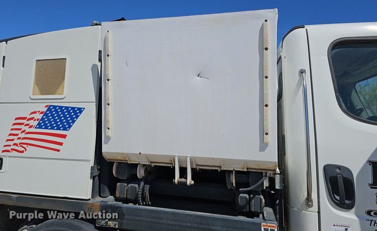 image for item DO4375 2006 Freightliner Business Class M2  street sweeper truck