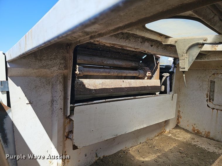 image for item DO4375 2006 Freightliner Business Class M2  street sweeper truck