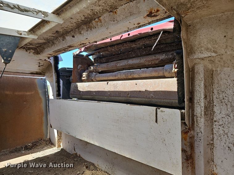 image for item DO4375 2006 Freightliner Business Class M2  street sweeper truck