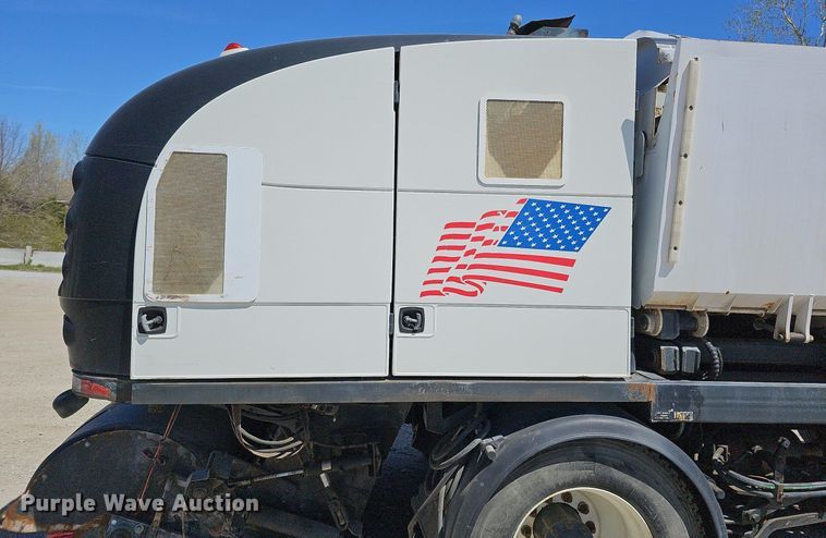 image for item DO4375 2006 Freightliner Business Class M2  street sweeper truck