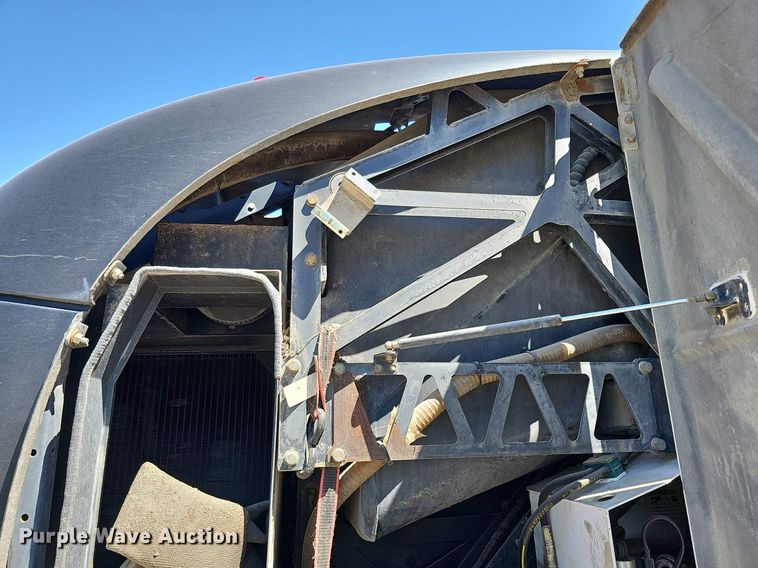 image for item DO4375 2006 Freightliner Business Class M2  street sweeper truck