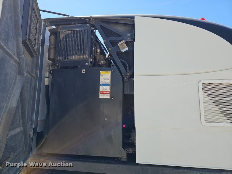 image for item DO4375 2006 Freightliner Business Class M2  street sweeper truck