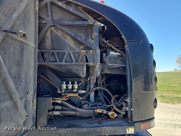 image for item DO4375 2006 Freightliner Business Class M2  street sweeper truck