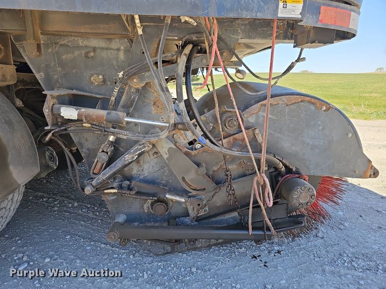 image for item DO4375 2006 Freightliner Business Class M2  street sweeper truck