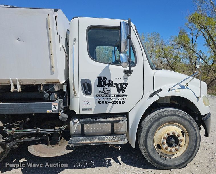 image for item DO4375 2006 Freightliner Business Class M2  street sweeper truck