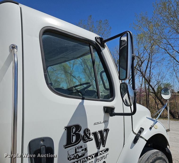 image for item DO4375 2006 Freightliner Business Class M2  street sweeper truck