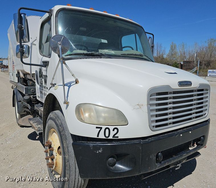image for item DO4375 2006 Freightliner Business Class M2  street sweeper truck