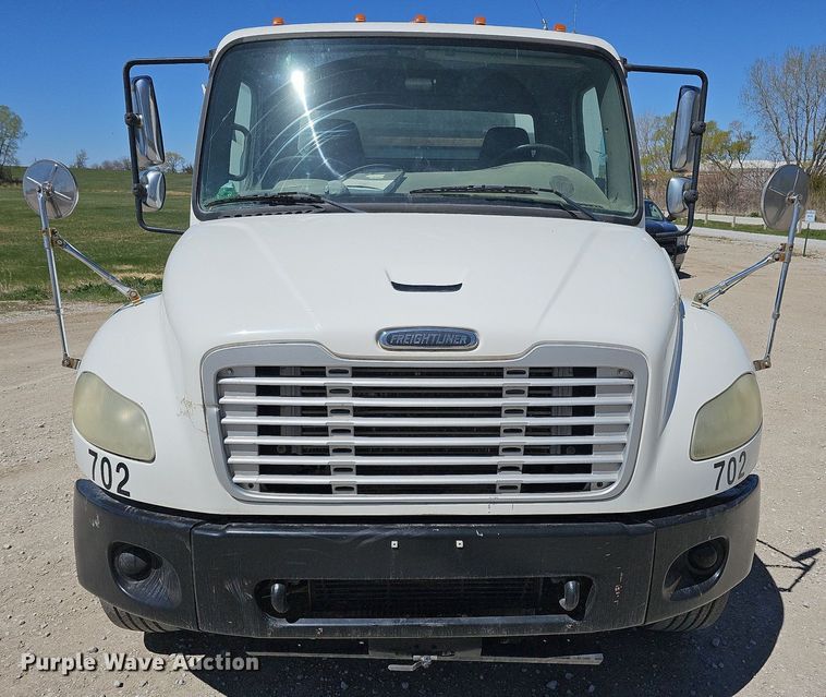 image for item DO4375 2006 Freightliner Business Class M2  street sweeper truck