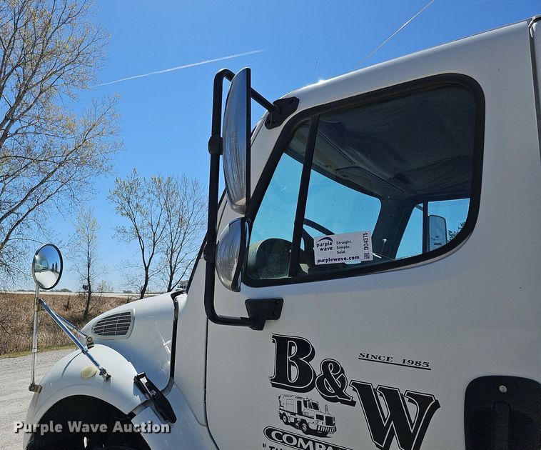 image for item DO4375 2006 Freightliner Business Class M2  street sweeper truck