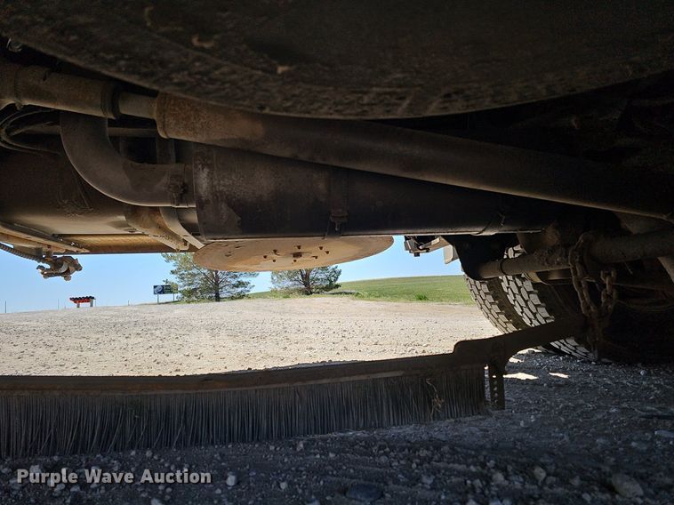 image for item DO4375 2006 Freightliner Business Class M2  street sweeper truck