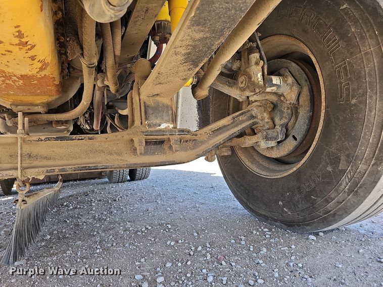 image for item DO4375 2006 Freightliner Business Class M2  street sweeper truck