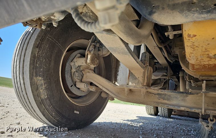 image for item DO4375 2006 Freightliner Business Class M2  street sweeper truck