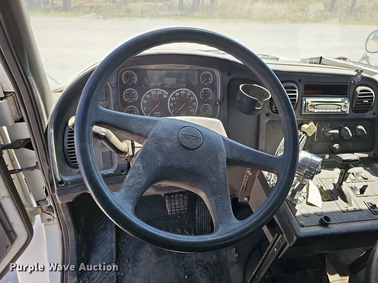 image for item DO4375 2006 Freightliner Business Class M2  street sweeper truck