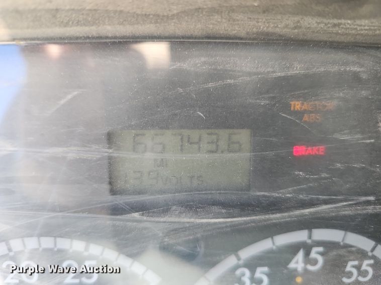 image for item DO4375 2006 Freightliner Business Class M2  street sweeper truck