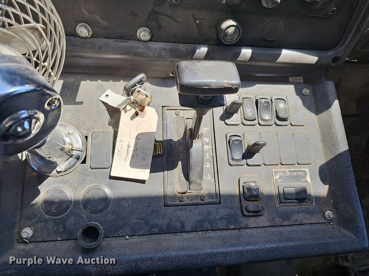 image for item DO4375 2006 Freightliner Business Class M2  street sweeper truck