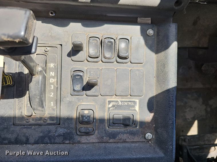 image for item DO4375 2006 Freightliner Business Class M2  street sweeper truck