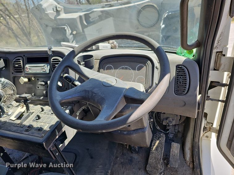 image for item DO4375 2006 Freightliner Business Class M2  street sweeper truck