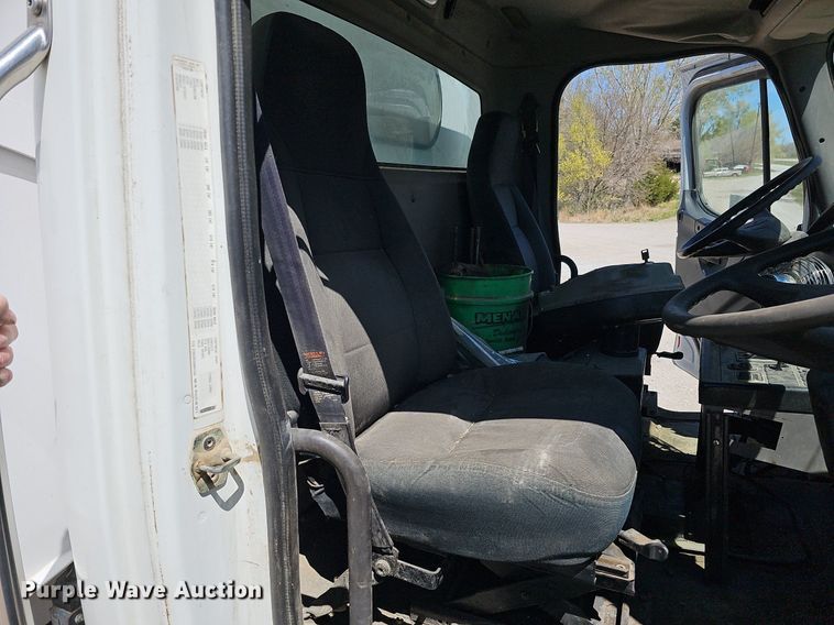 image for item DO4375 2006 Freightliner Business Class M2  street sweeper truck