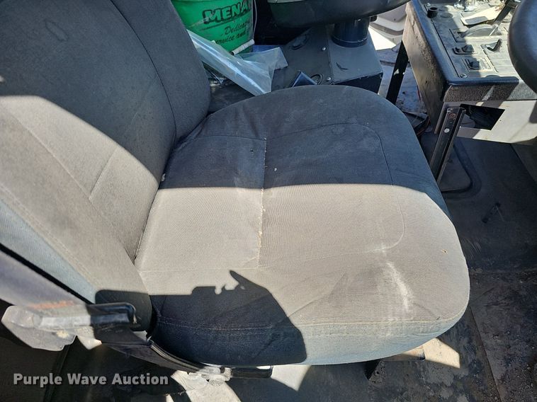 image for item DO4375 2006 Freightliner Business Class M2  street sweeper truck