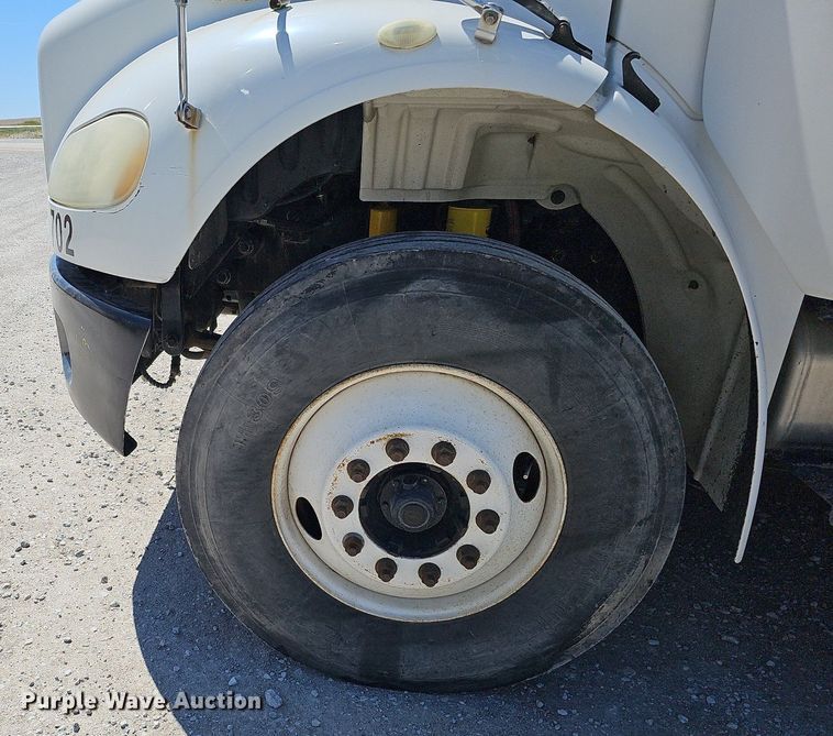 image for item DO4375 2006 Freightliner Business Class M2  street sweeper truck