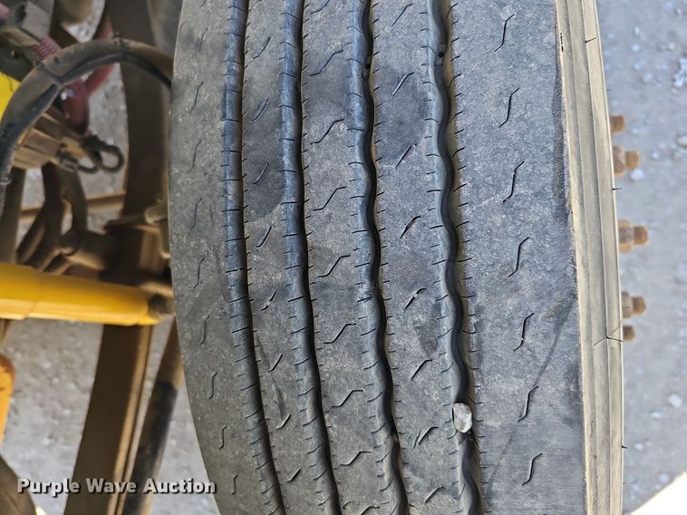 image for item DO4375 2006 Freightliner Business Class M2  street sweeper truck