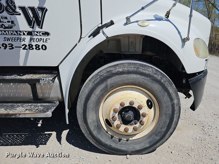 image for item DO4375 2006 Freightliner Business Class M2  street sweeper truck